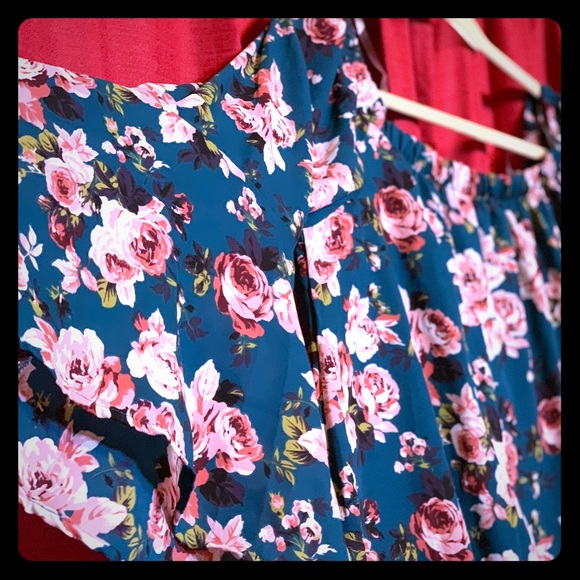 NWT. Turquoise flower print maternity dress - Picture 2 of 8